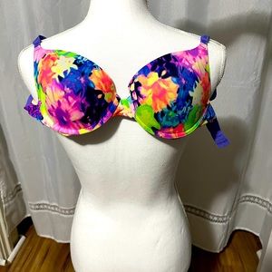 Pink Victoria’s Secret flower bra